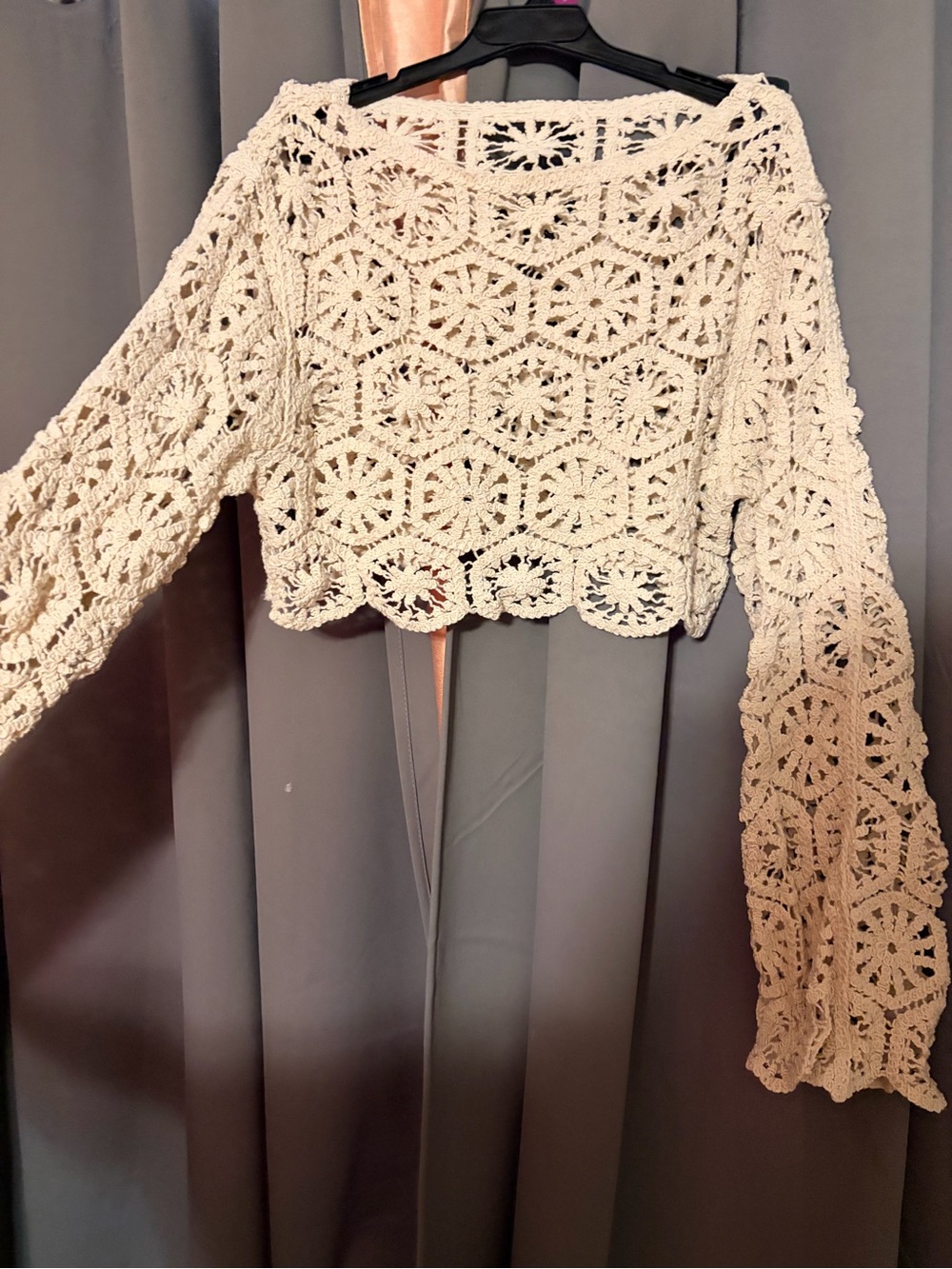 SHEIN Cream Crochet Lace Long Sleeve Crop Top - Picture 3 of 4